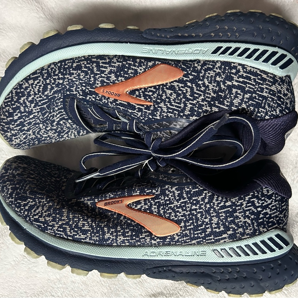 Brooks tennis shoes